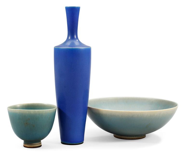 A Berndt Friberg stoneware vase and two bowls, Gustavsberg studio 1950-60´s.