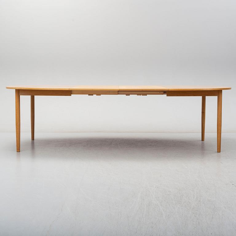 EDVARD KINDT-LARSEN, dining table and four chairs, Säffle Möbelfabrik, 1960s. 2 leaves included.