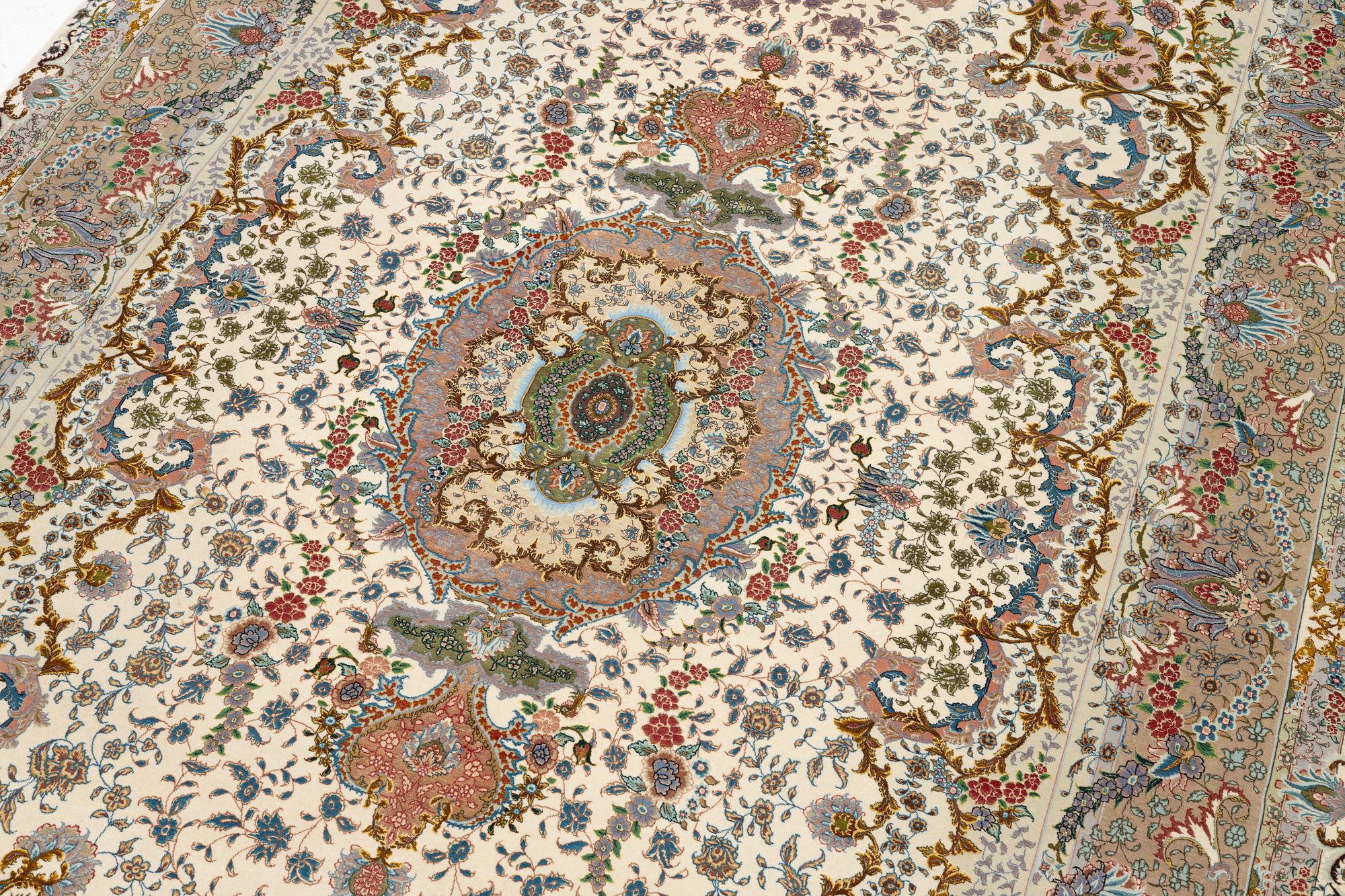 Matta, Täbris, part silk, s.k. 80 Raj, Nortvästra Iran, signerad ca 280 x 170 cm.