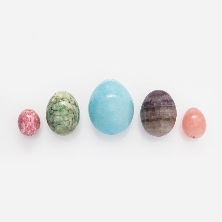 Koristemunia, 20 kpl, pääasiassa kiveä, 1900-luvun loppupuoli.