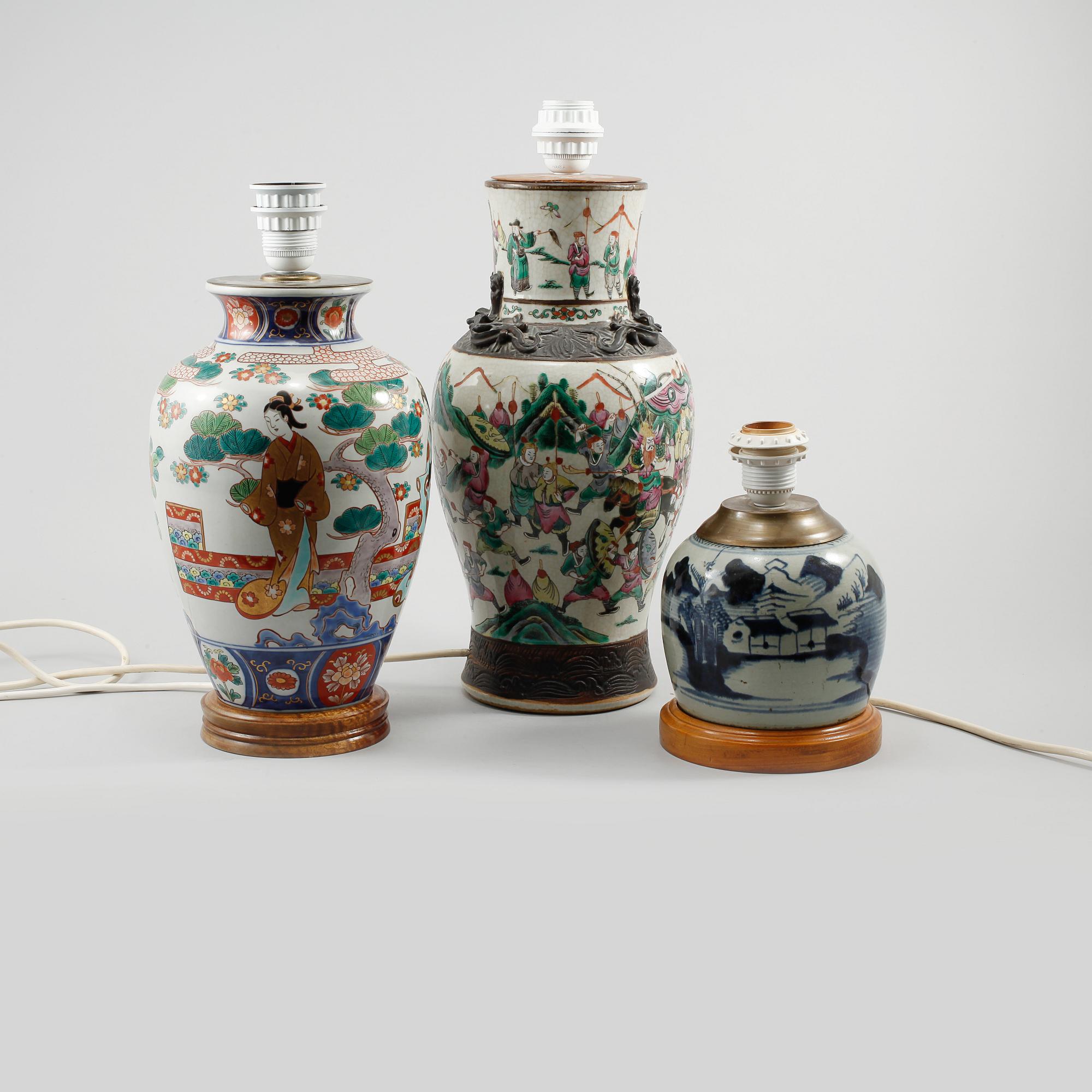 BORDSLAMPOR, 3 st, porslin, Kina och Japan, 1800- och 1900-tal.