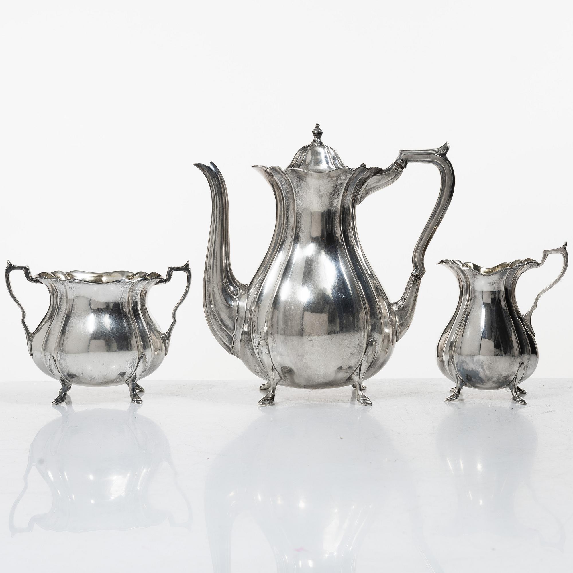 Guldsmedsaktiebolaget (GAB), A Swedish Rococo style silver coffee pot, cream jug and sugar bowl, mark of GAB, Stockholm 1918-1919.
