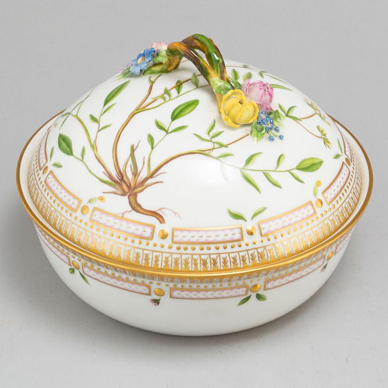 A 20th century porcelain tureen, 'Flora Danica', Royal Copenhagen, Denmark.