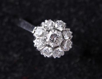 RING, vitguld 18 K med 8+1 diamanter, tot 0,56 ct enl gravyr.