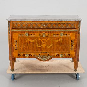 BYRÅ, gustaviansk stil, 1950/60-tal. Cites-intyg.