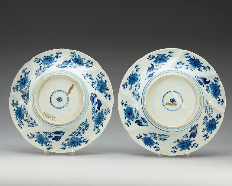 A pair of blue and white dishes, Qing dynasty, Kangxi (1662-1722).