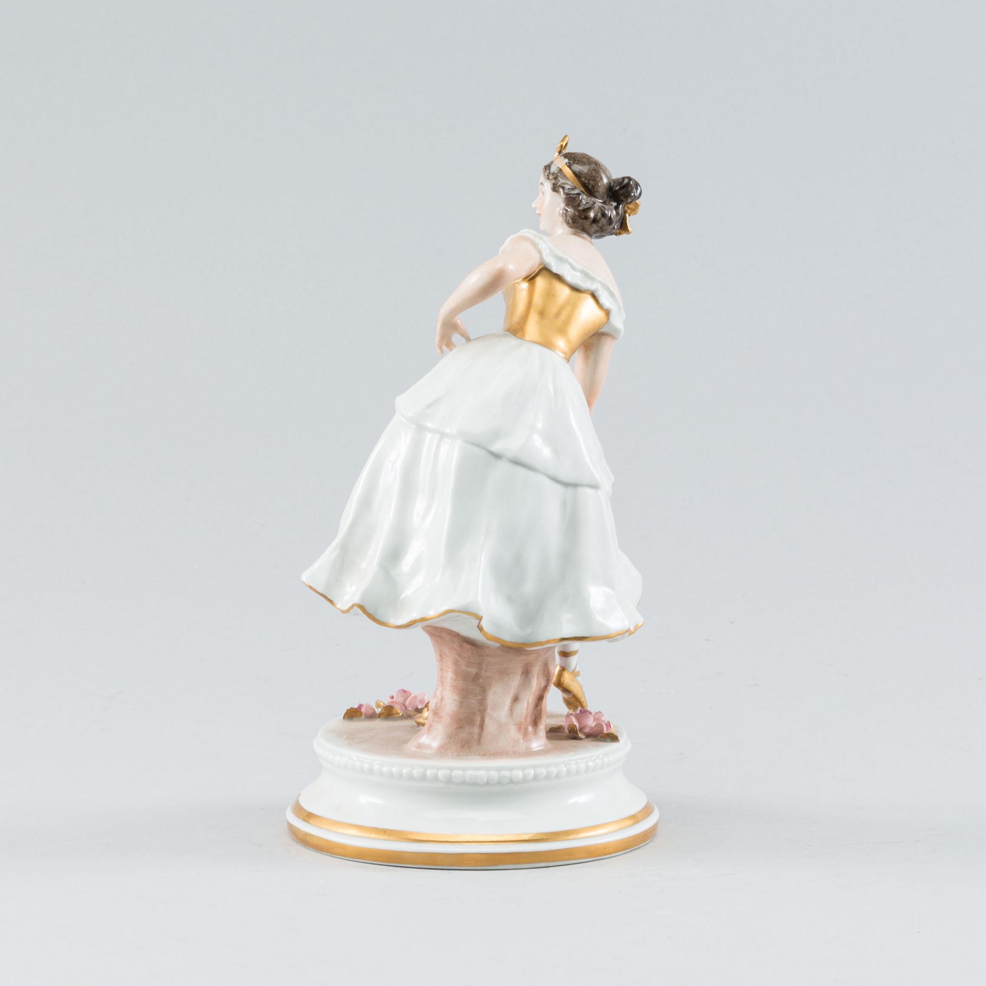 A Sitzendorf figurine, first half of 20th century.