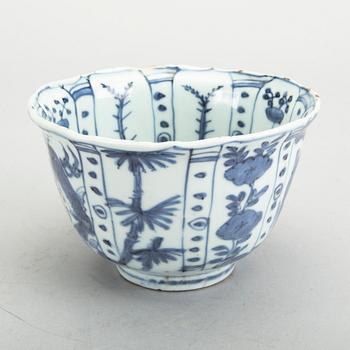 A blue and white bowl, Ming dynasty, Wanli (1572-1620).