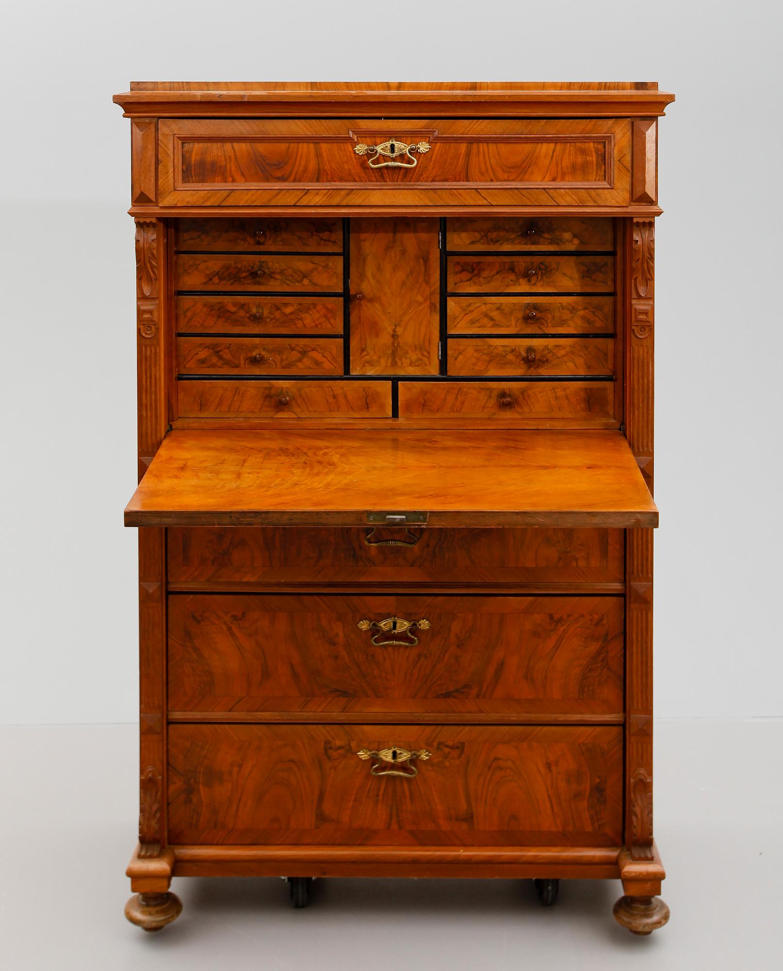 CHIFFONJÉ, nyrenässans, sent 1800-tal.
