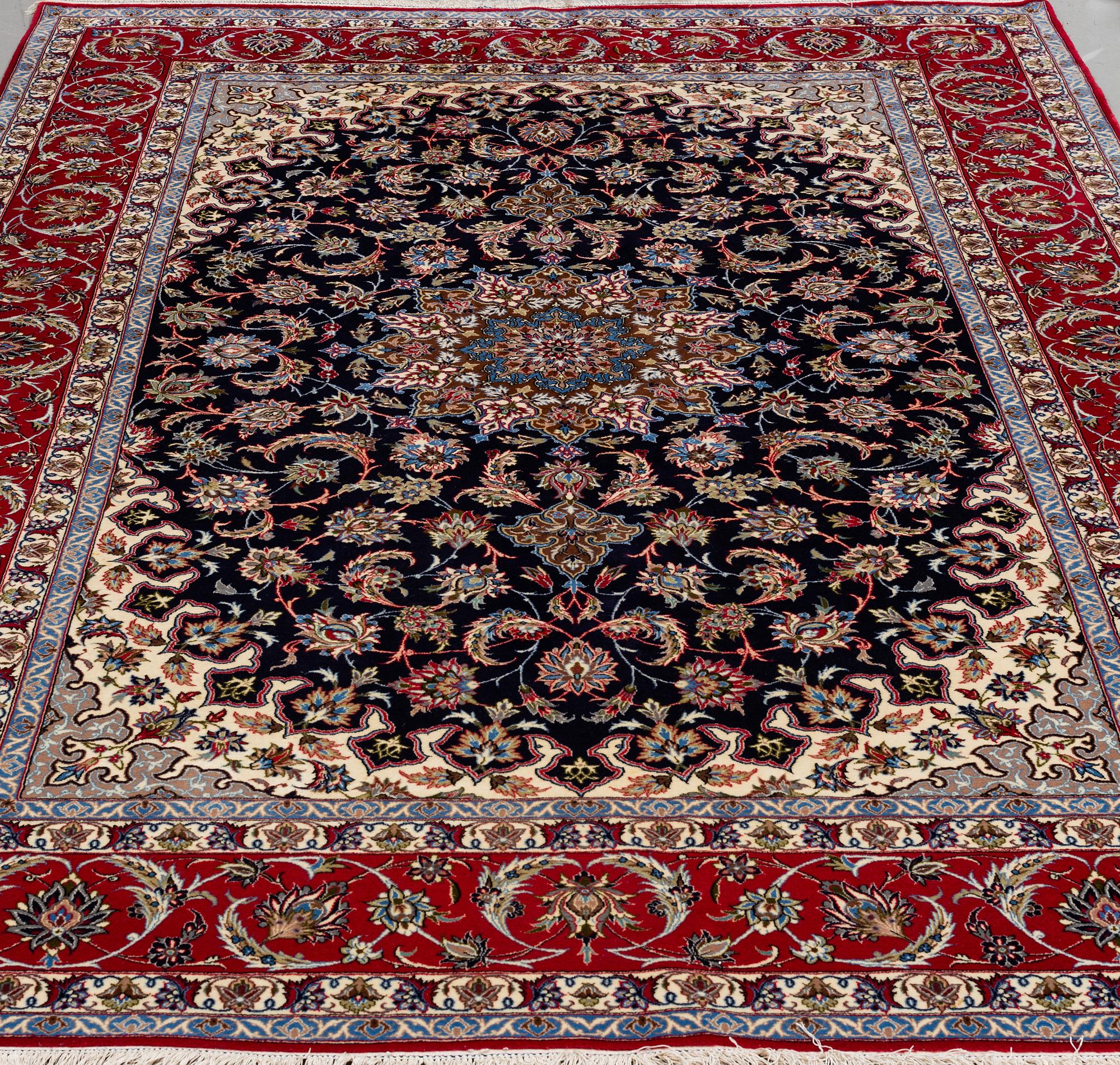 A CARPET, Old Esfahan, part silk, ca 306,5 x 201 cm.