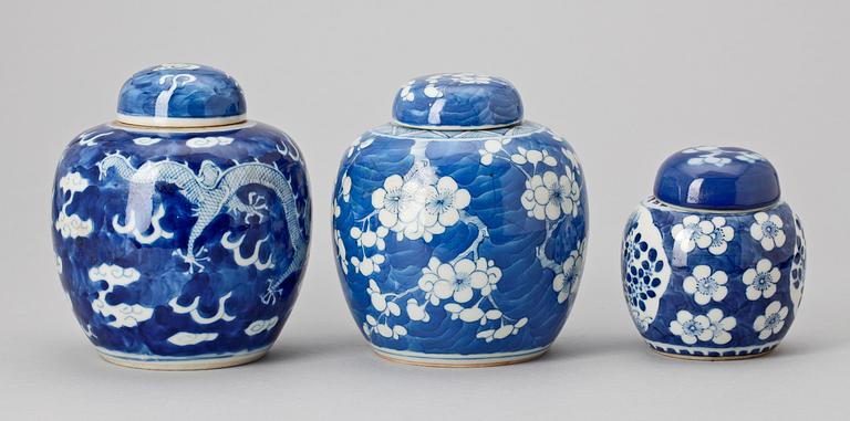 BOJANER, 3st, porslin, Kina, 1800-tal.