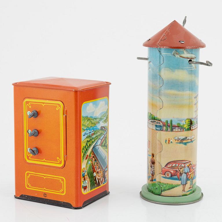 Fourteen tin toys, including Yonezawa, Japan, 20th Century.
