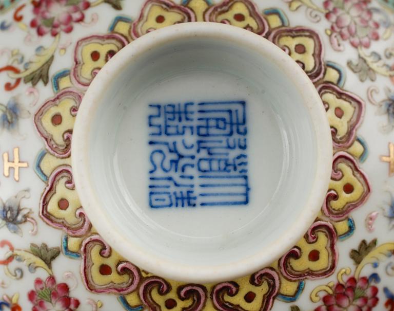 SKÅLAR MED LOCK, porslin, Kina, sannolikt 1900-tal.