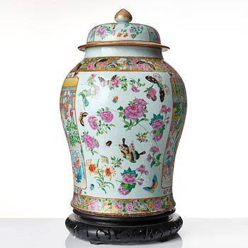 A large famille rose Canton jar with cover, Qing dynasty, 19th Century.