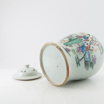 Lockurna Kina 1900-tal porslin.