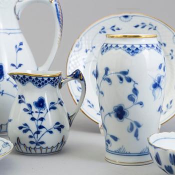 KAFFESERVIS, 33 delar, "Sommarfugl", porslin, Bing & Gröndal, 1900-talets andra hälft.