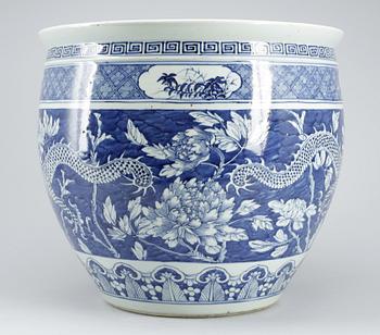 YTTERKRUKA, porslin, Kina, sen Qing-dynasti, 1800-talets slut.