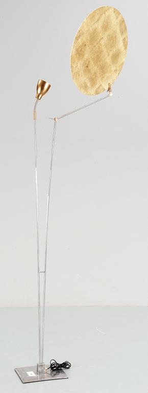 GOLVLAMPA, metall, 1900-talets andra hälft.