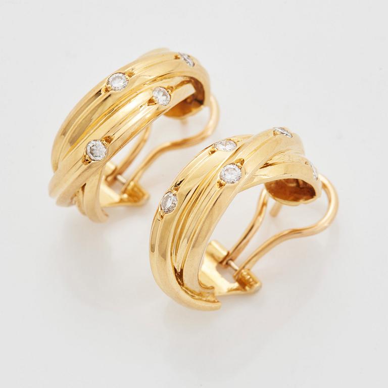 Cartier ett par örhängen "Trinity" 18K guld med runda briljantslipade diamanter.