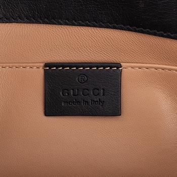 Gucci, clutch.