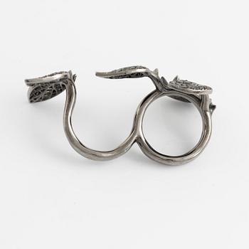 A Crow´s Nest two finger ring in 18K gold and rhodium set with black diamonds.