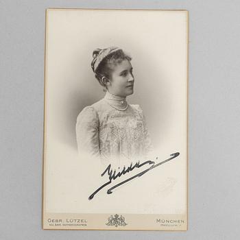 Tyska kungliga fotografier, 2st, egenhändigt signerade Fredrik II av Baden och Hilda av Nassau.