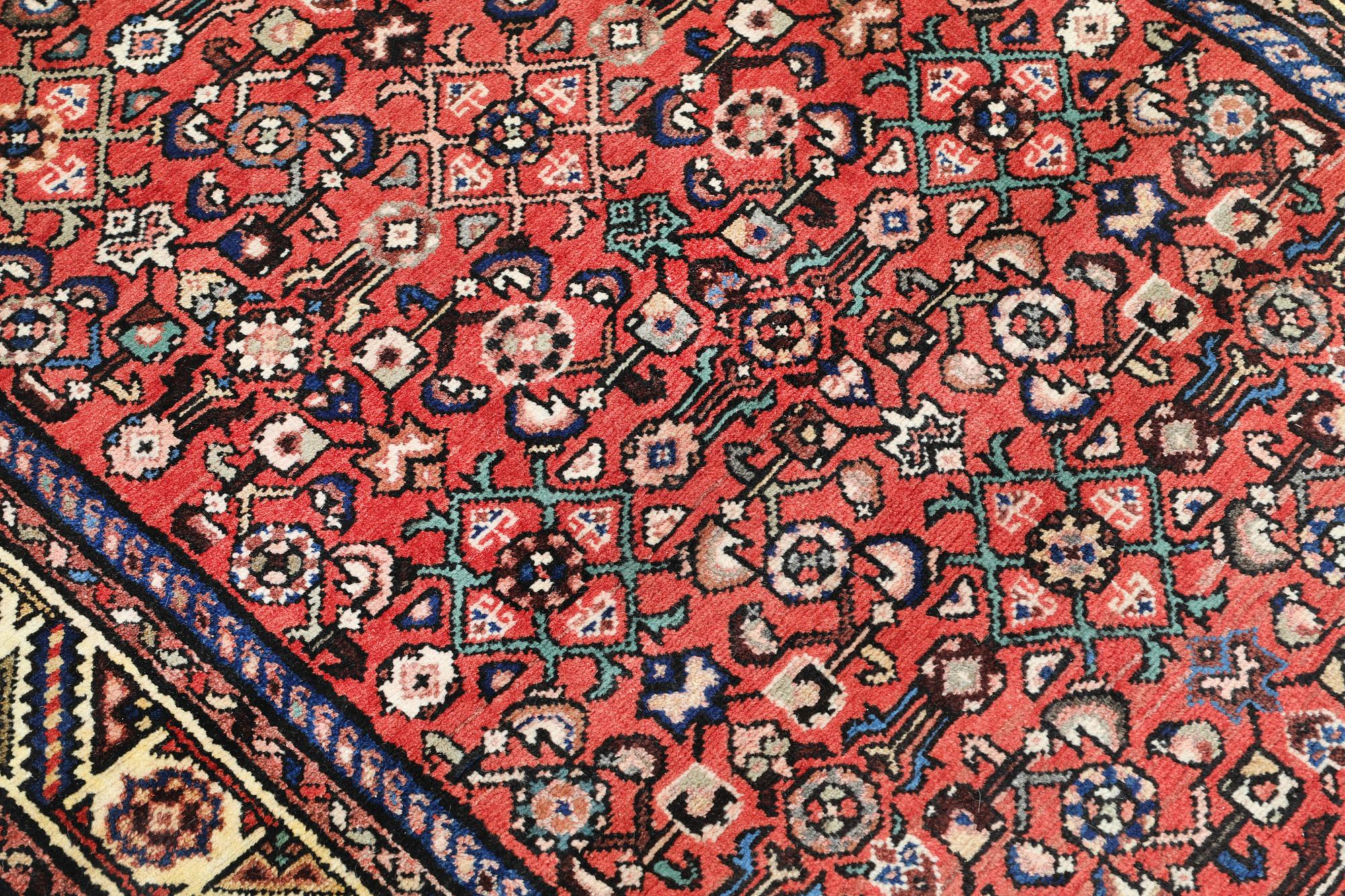 A Hamadan runner, approx. 453 x 120 cm.
