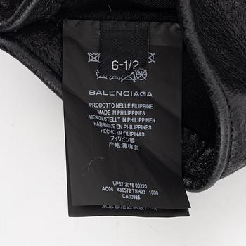 Balenciaga, a pair of gloves, size 6-½.