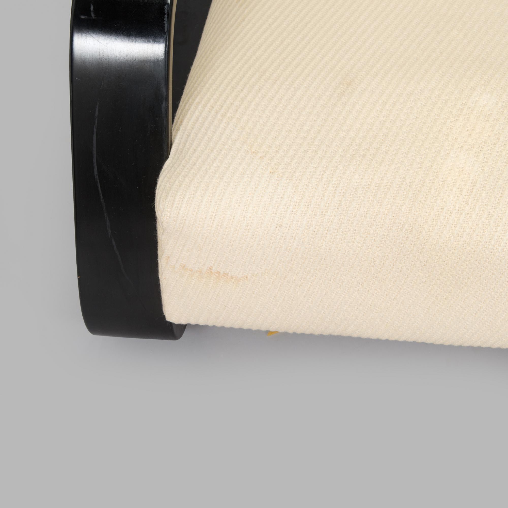 Alvar Aalto, a pair of 1970s armchairs 'Tank chair', model 400, for Artek.