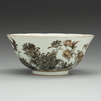 A grisaille bowl, Republic, first half of 20th Century, with Qianlong seal mark.