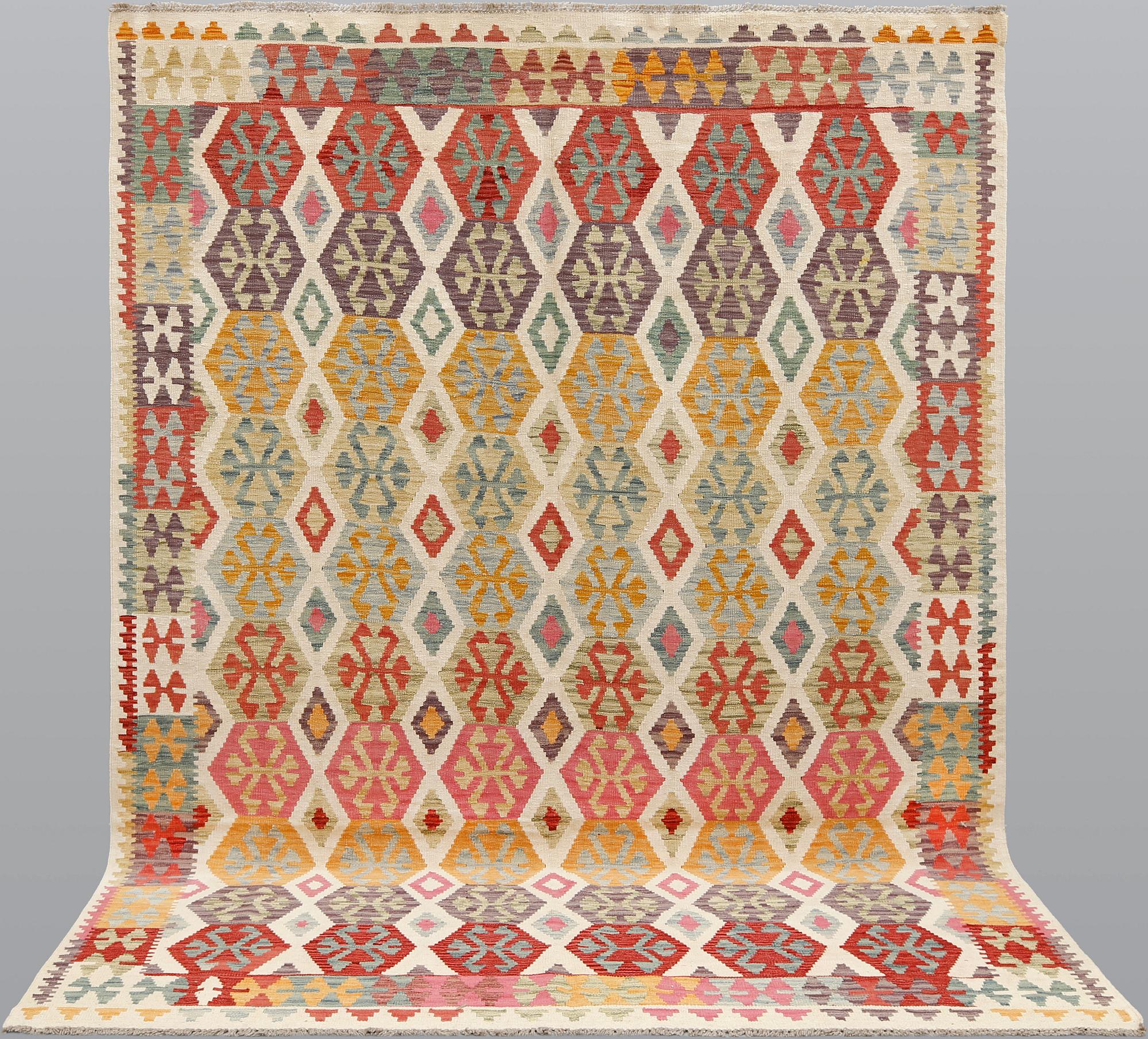 A Kilim carpet, ca 301 x 206 cm.