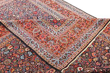 A semi-antique Meshad carpet, a. 360 x 252 cm.