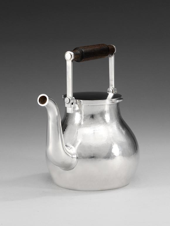 A Sigurd Persson sterling teapot, executed by Lars Munkhammmar, Stockholm 1988.