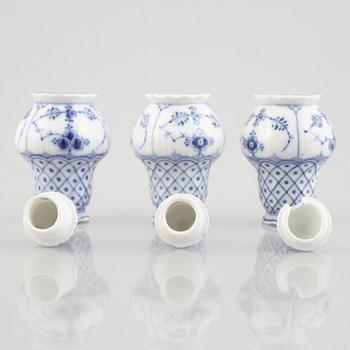 A 'Blue Fluted' / 'Musselmalet rifflet' porcelain cruet set, Royal Copenhagen, model 62, 1893-1923.