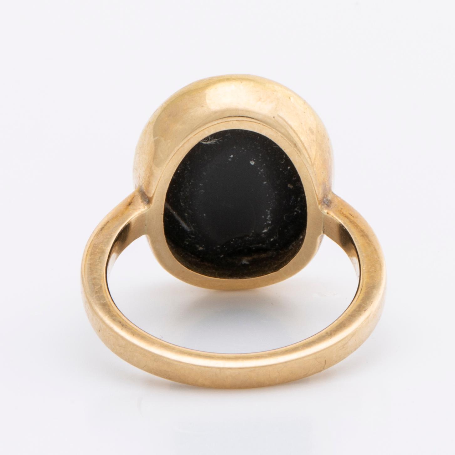 RING 14K gold 1 opal approx 15 x 12 mm.