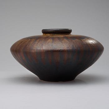 A Patrick Nordström stonware urn, Isle 1927.