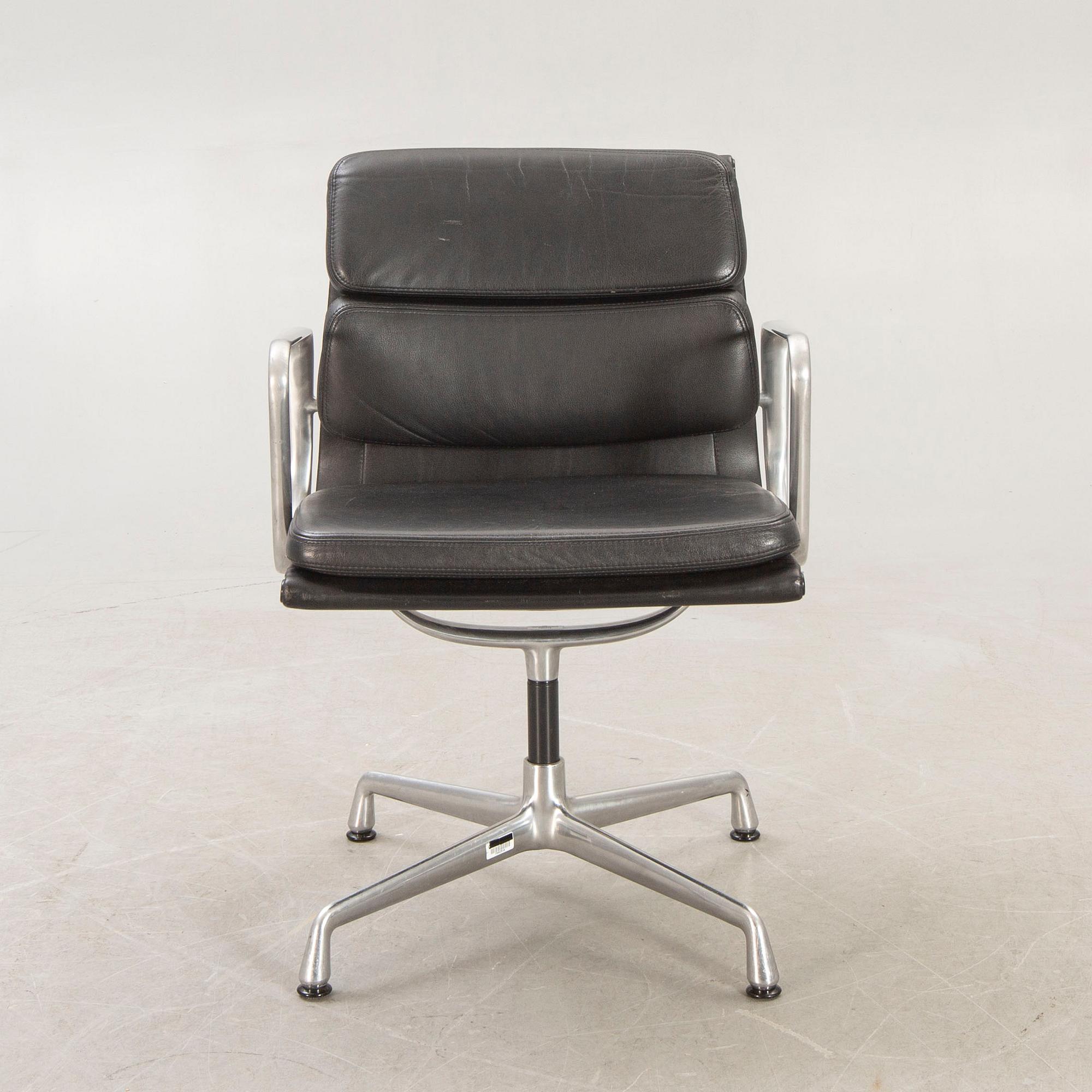 Charles & Ray Eames, Desk Chair, "EA 207 Soft Pad Chair", Vitra.