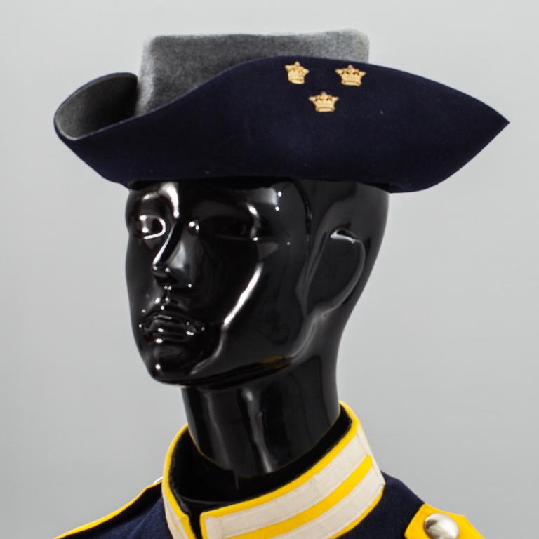 UNIFORM med TILLBEHÖR, 7 delar, m/ä 1865. 1900-talets första hälft.