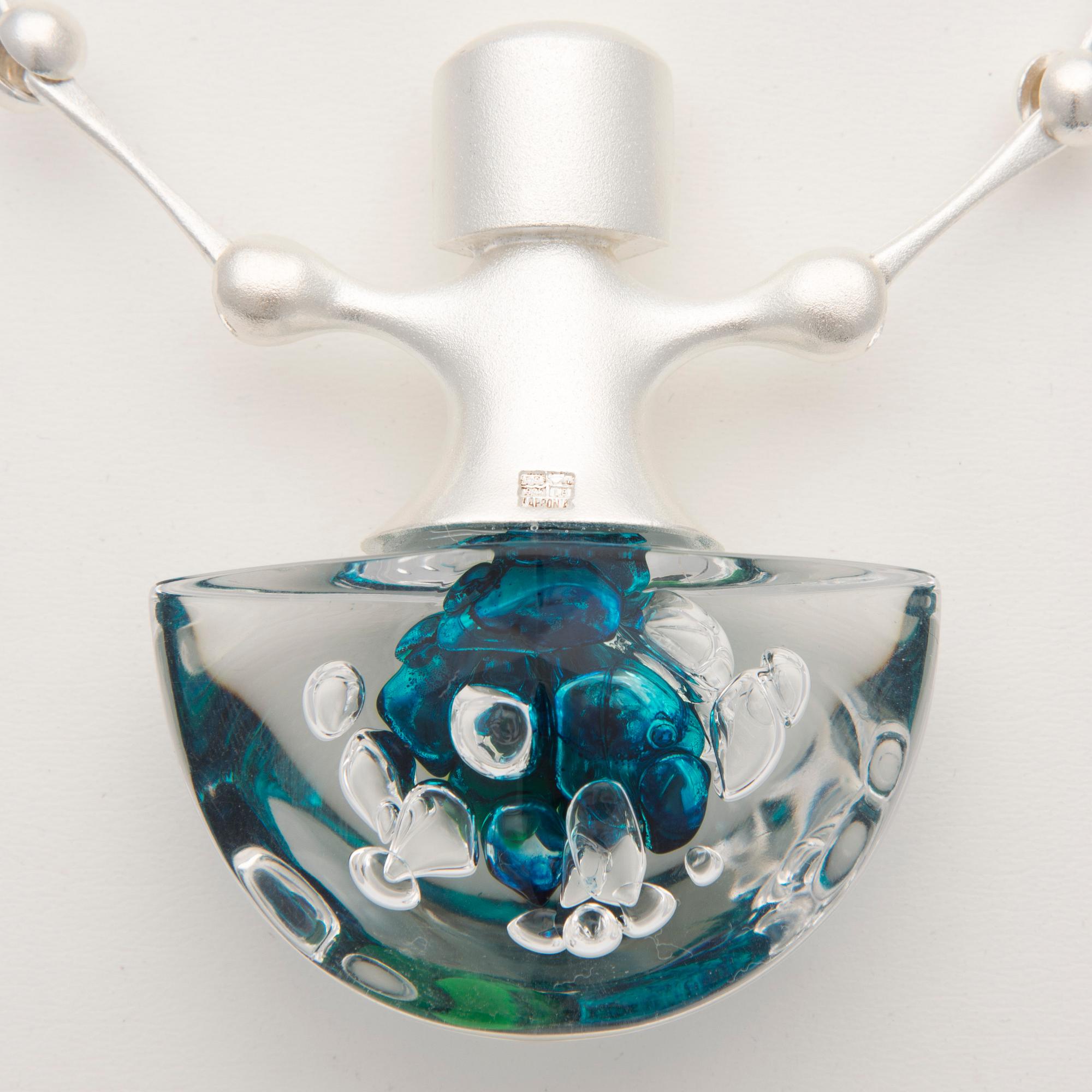 HALSSMYCKE, "Zitas Offer" sterlingsilver, akryl, Björn Weckström Lapponia 1988.