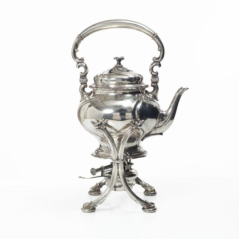 Silver teapot on a réchaud, Rococo style, Swedish import mark CF Carlman, Stockholm 1916.