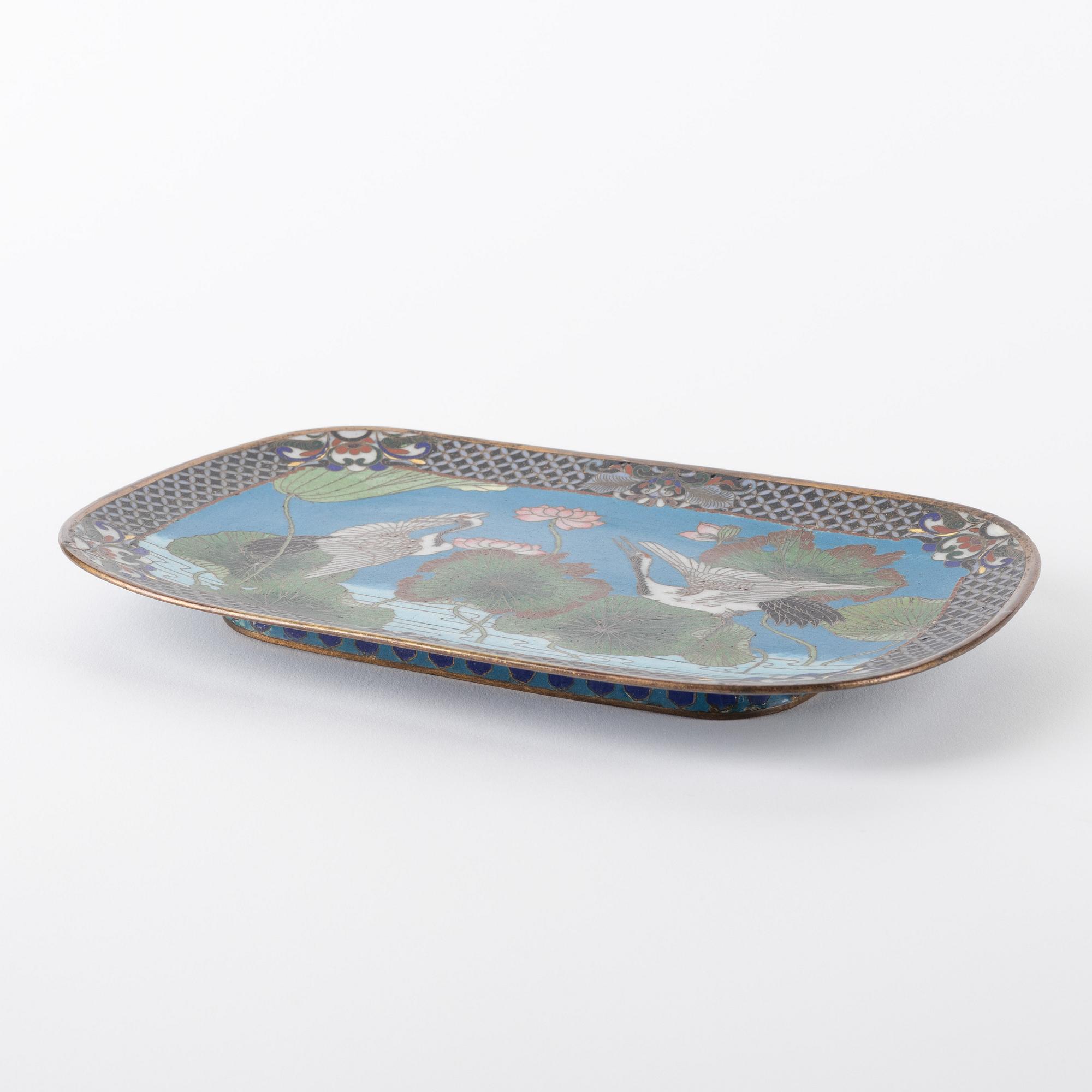 A Japanese cloisonné tray, Meiji period (1868-1912).