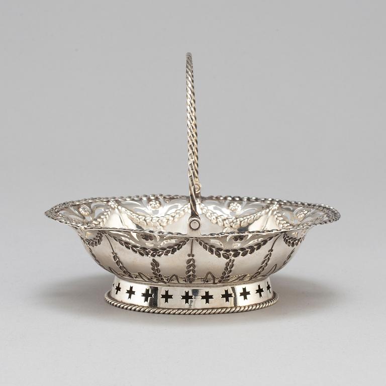 An English 18th century silver sweet meat basket, mark of Richard Meach, London 1773.