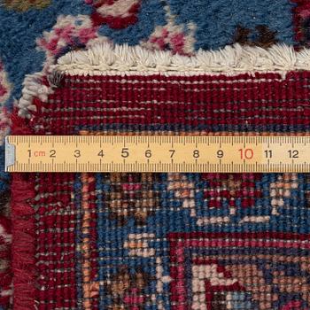 Carpet, Mesh. approx. 388 x 292 cm.