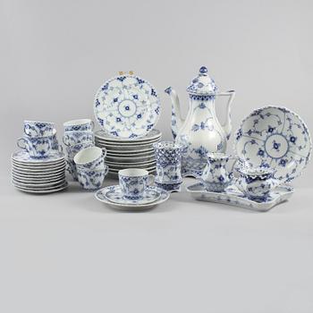 KAFFESERVIS, 30 delar, porslin, "Musselmalet", Royal Copenhagen, 1900-talets andra hälft.