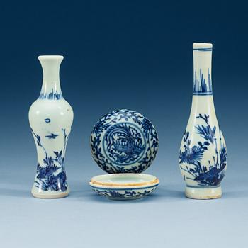 1794. Two blue and white flasks and a cosmetic box with cover, Ming dynasty, Transition/Chongzhen (1628-44).