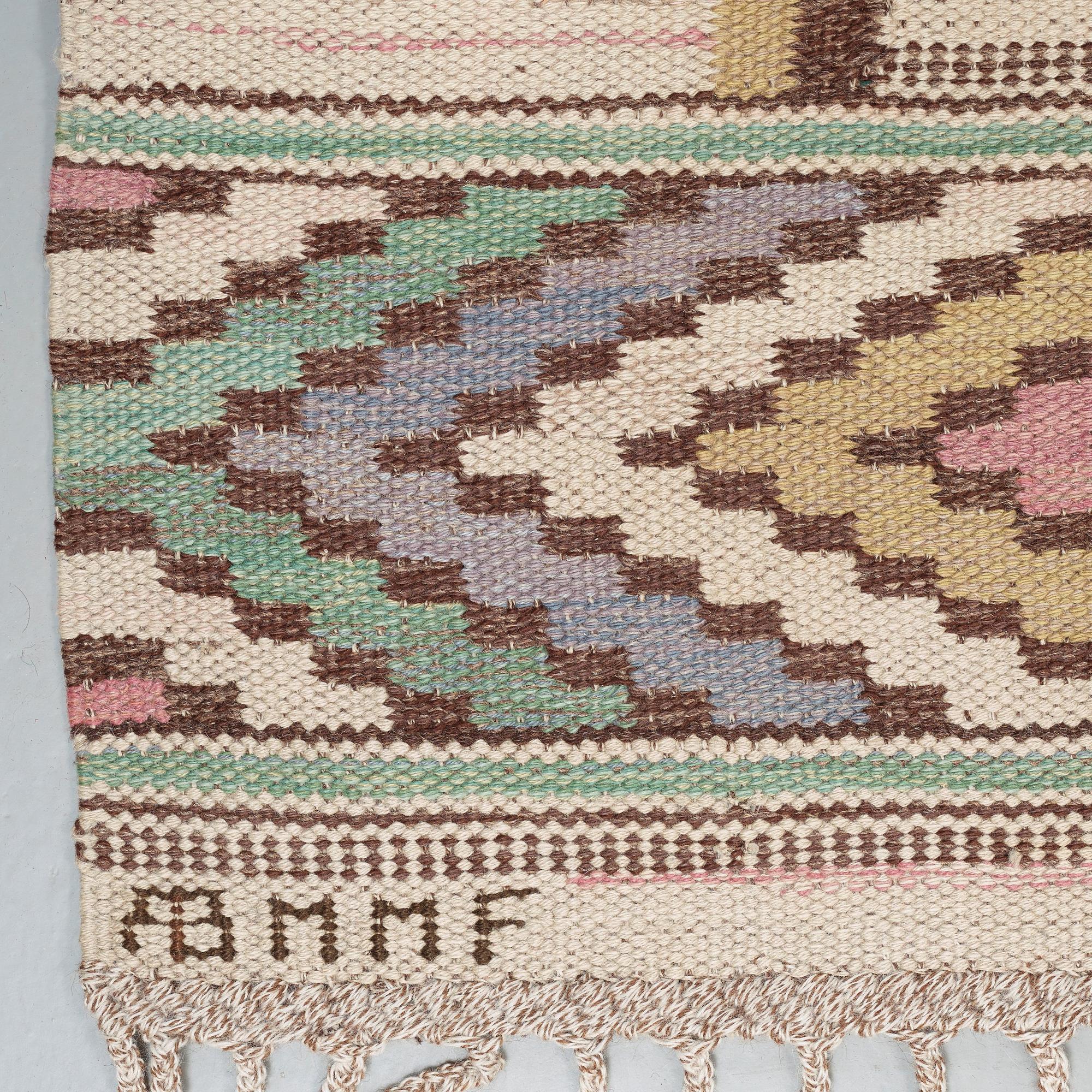Märta Måås-Fjetterström, MATTA. "Vit botten". Rölakan. 345,5 x 241 cm. Signerad AB MMF.