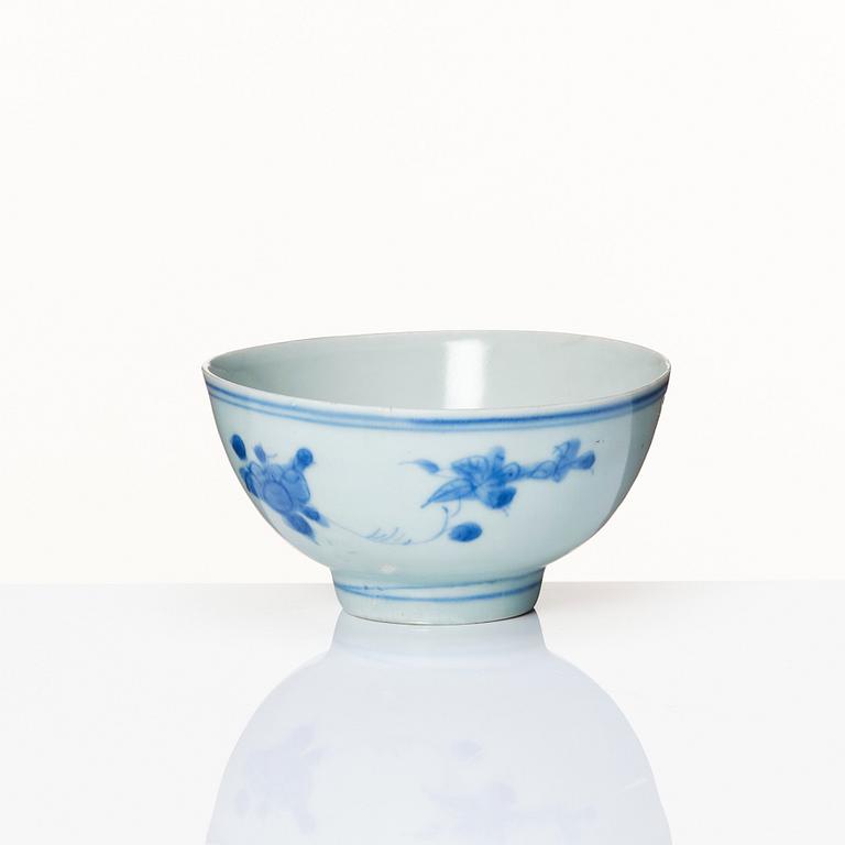 A blue and white 'Hatcher cargo' bowl, Ming dynasty, 17th Century.