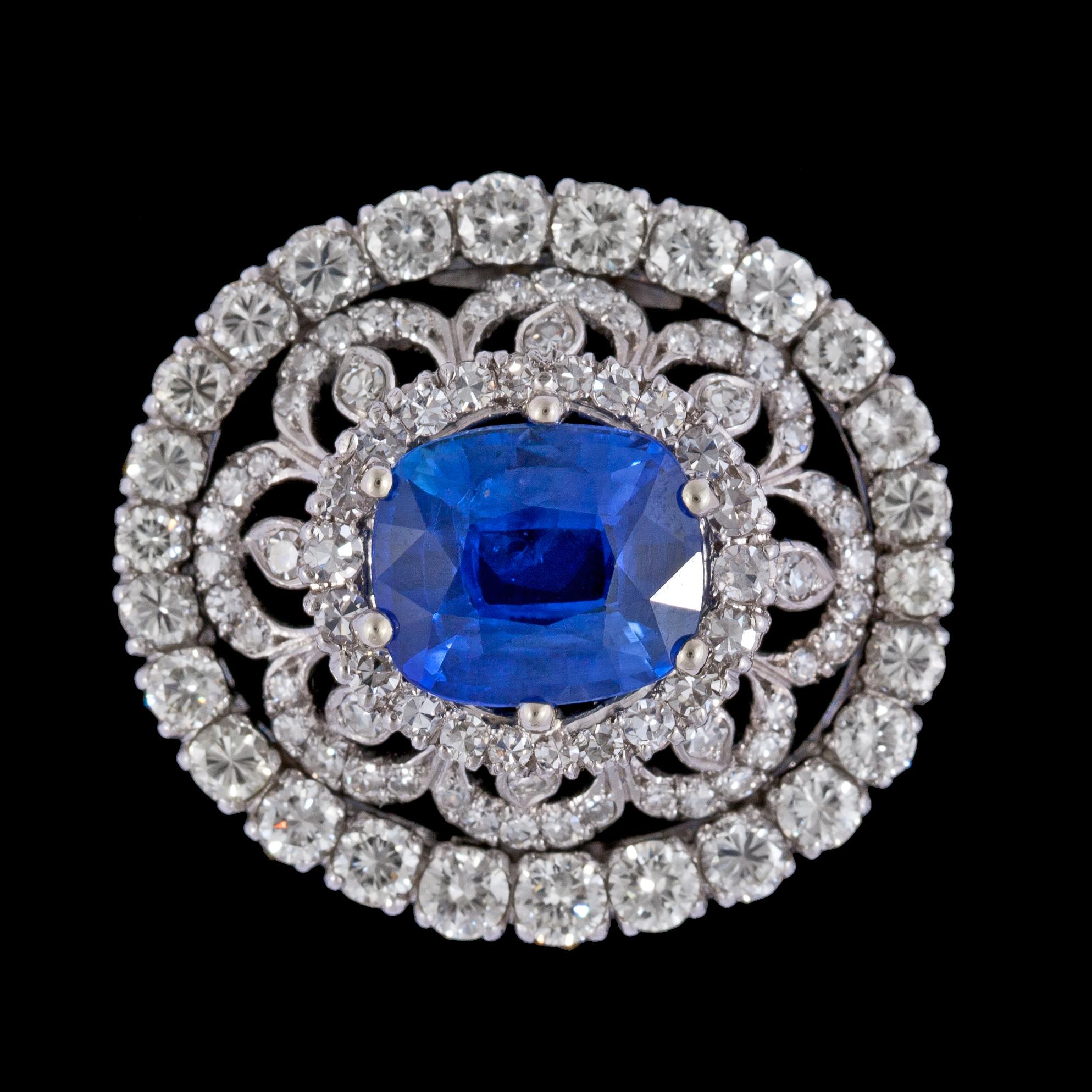 A blue sapphire 4.89 cts and diamond brooch tot. app. 3 cts. Bukowskis