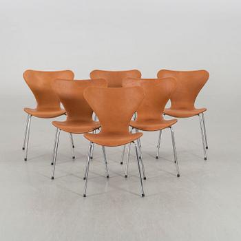 ARNE JACOBSEN, a set of 6 "Serie 7 "chairs for Fritz Hansen.