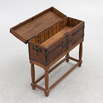 A 17th/18th century chest.